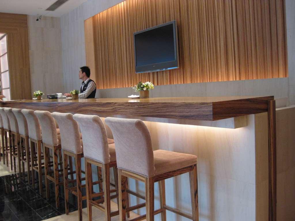 Gloucester Luk Kwok Hong Kong Restaurant photo
